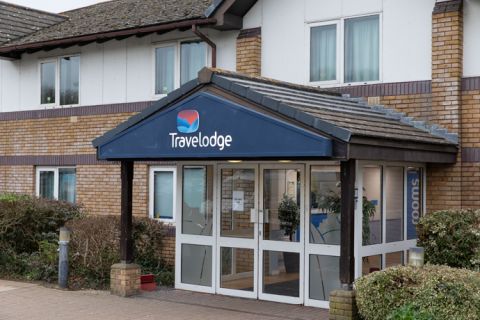 entrance of travel lodge hotel