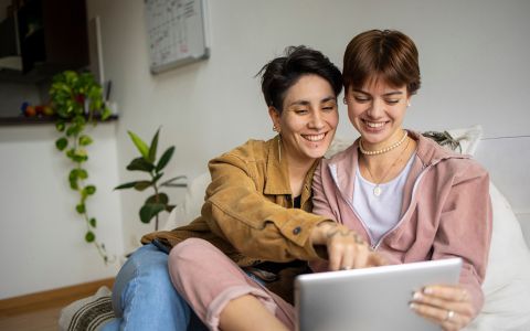 couple using tab